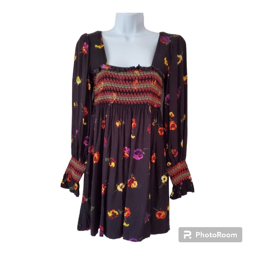 URBAN OUTFITTERS Isobel Dress Medium Black Smocked Floral Mini Frock